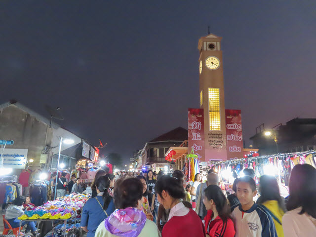 Nakhon Phanom Clock Tower Mekong Walking Street 夜市