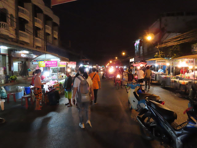 Nakhon Phanom Fueang Nakon 街夜市