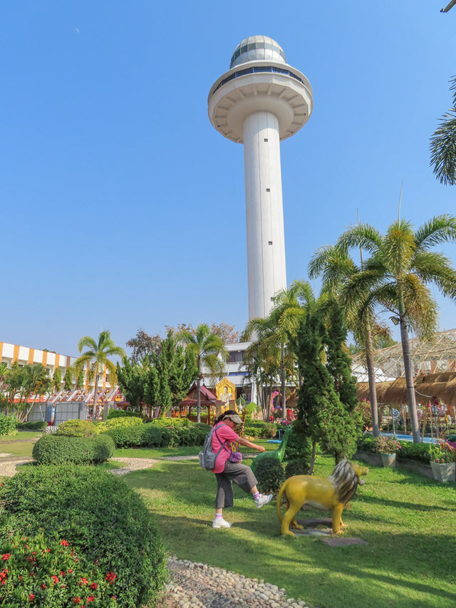 穆達漢塔公園 (Mukdahan Tower Park)