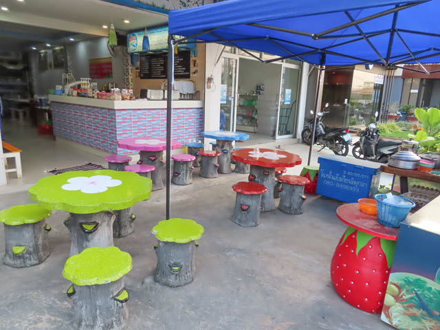 穆達漢市 mukdahan ร้านเดือนนมสด 餐廳