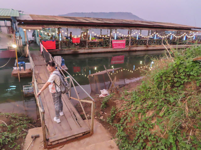 Khong Chiam 湄公河上 แพอาหารอารยา 船屋餐廳