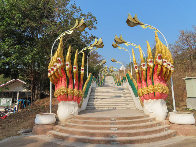 Khong Chiam Wat Tham Khuha Sawan 山下入口