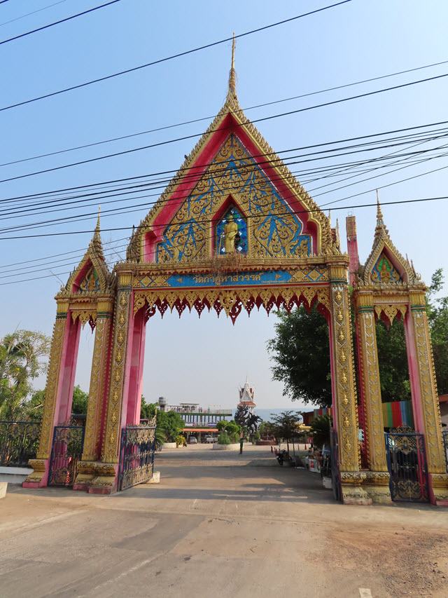 Khong Chiam Wat Tham Khuha Sawan 正門