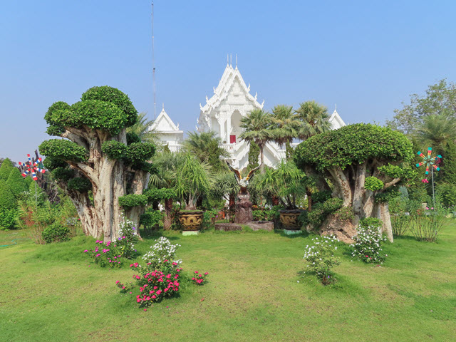 Khong Chiam Wat Tham Khuha Sawan 白廟