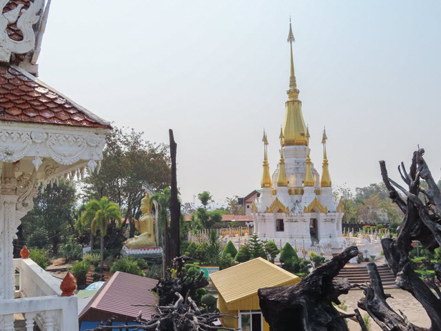 Khong Chiam Wat Tham Khuha Sawan