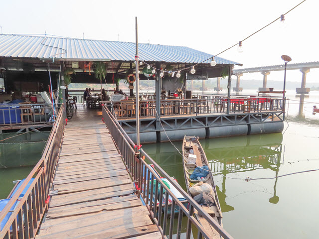 Khong Chiam 月河上 แพลำโขง 船屋餐廳