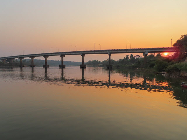 Khong Chiam 月河黃昏日落