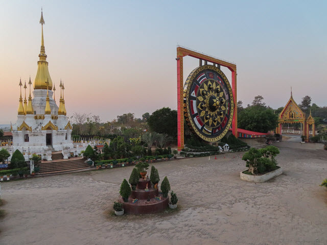 Khong Chiam Wat Tham Khuha Sawan 大清早景色