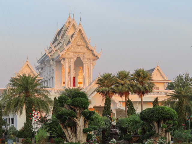 Khong Chiam Wat Tham Khuha Sawan 清晨景色