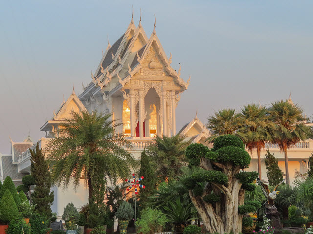 Khong Chiam Wat Tham Khuha Sawan 清晨景色
