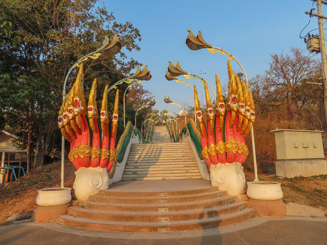 Khong Chiam Wat Tham Khuha Sawan 山下入口