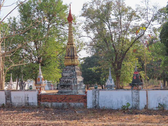 Khong Chiam 步行到 Kaeng Tana National Park 國家公園 Wat Ban Tha Phae